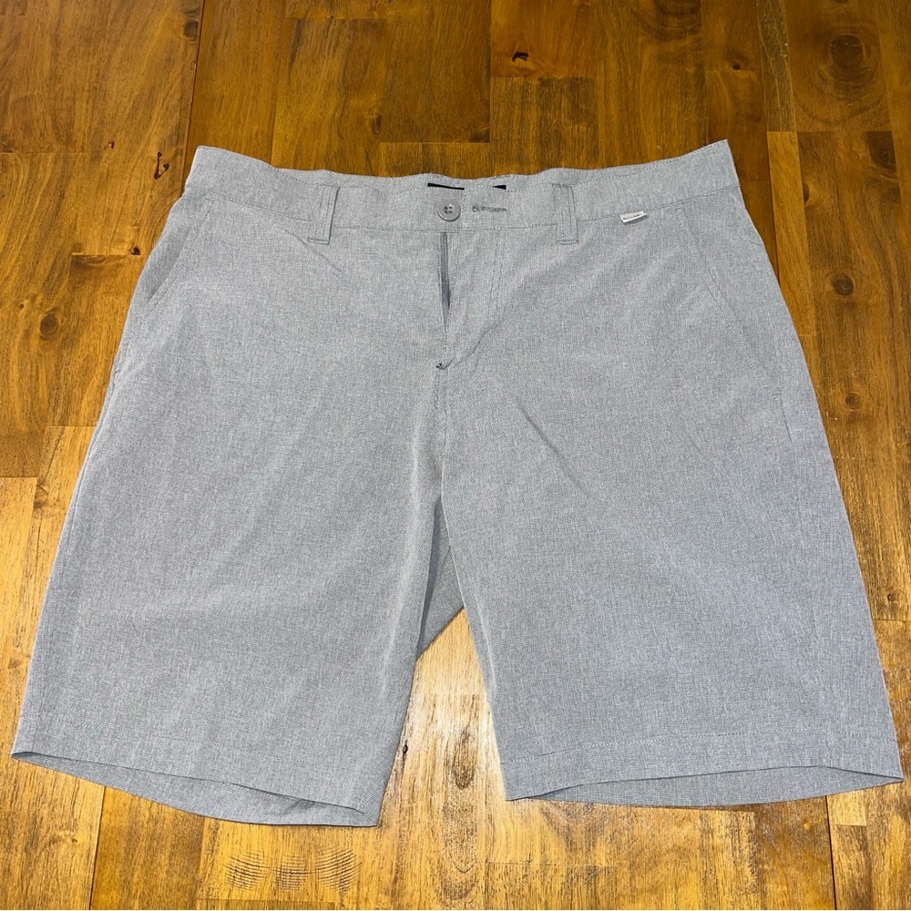Travis Mathew men's flat front casual golf shorts size 34